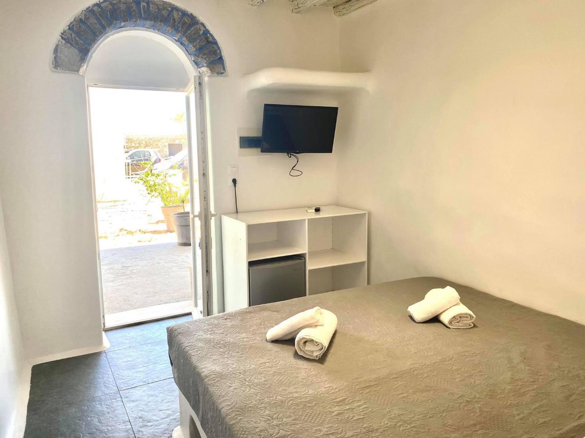 Mykonos Vibes Airport Studios And Apartments Mykonos Town Bagian luar foto