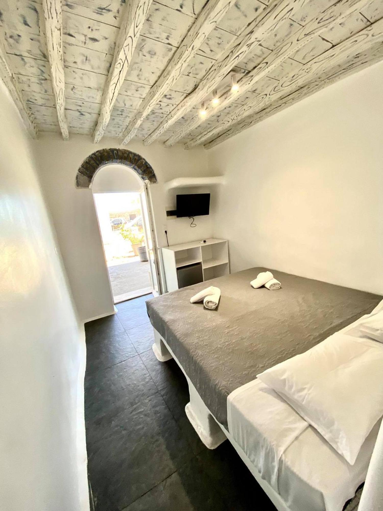 Mykonos Vibes Airport Studios And Apartments Mykonos Town Bagian luar foto