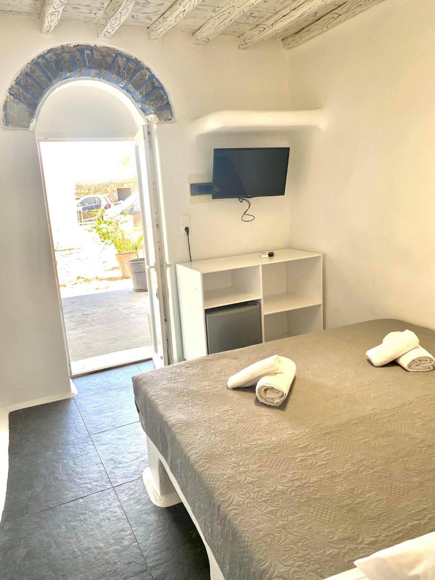 Mykonos Vibes Airport Studios And Apartments Mykonos Town Bagian luar foto