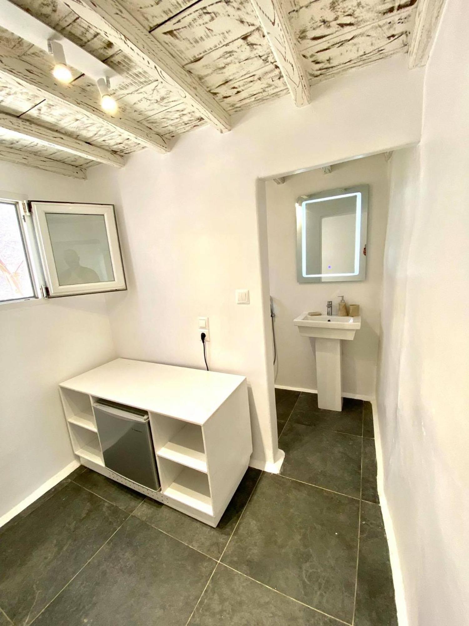 Mykonos Vibes Airport Studios And Apartments Mykonos Town Bagian luar foto